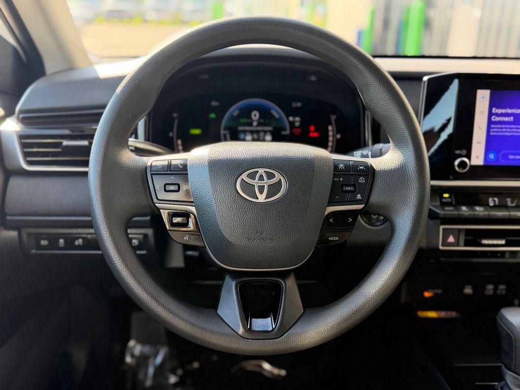 Used 2025 Toyota Camry LE FWD image 15
