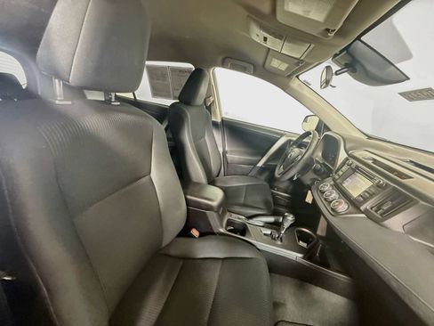 Certified 2018 Toyota RAV4 LE FWD image 24
