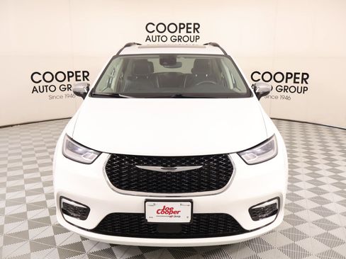 Used 2023 Chrysler Pacifica Limited FWD image 10
