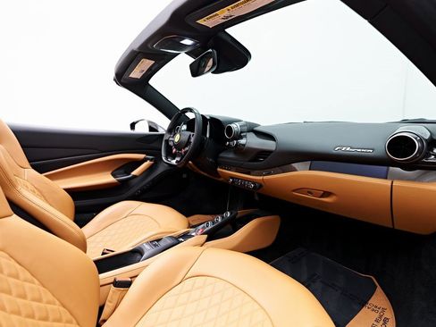 Used 2022 Ferrari F8 Tributo image 58