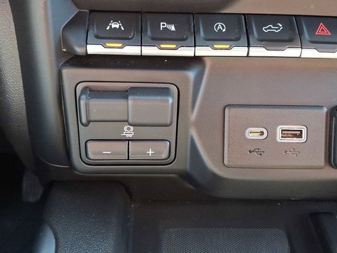 Used 2021 Chevrolet Silverado 1500 High Country w/ Technology Package image 31