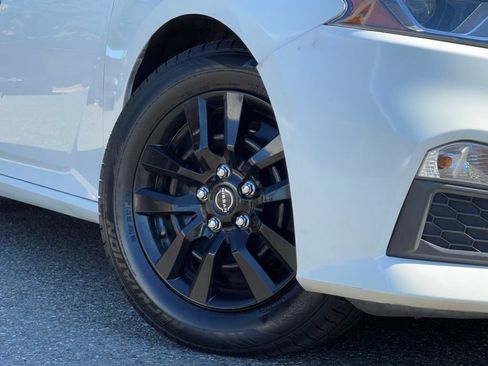 Used 2019 Nissan Altima 2.5 S FWD image 2