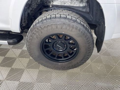 Used 2017 Toyota 4Runner SR5 AWD/4WD image 22