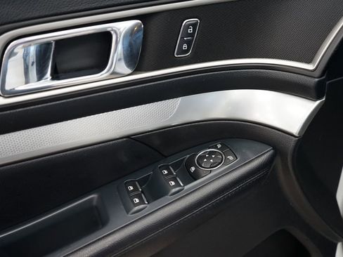 Used 2016 Ford Explorer XLT w/ Equipment Group 202A image 22