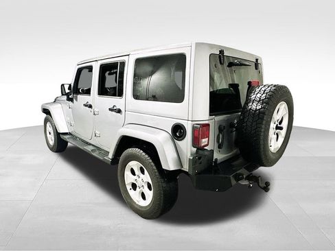 Used 2014 Jeep Wrangler Unlimited Sahara w/ Dual Top Group AWD/4WD image 8