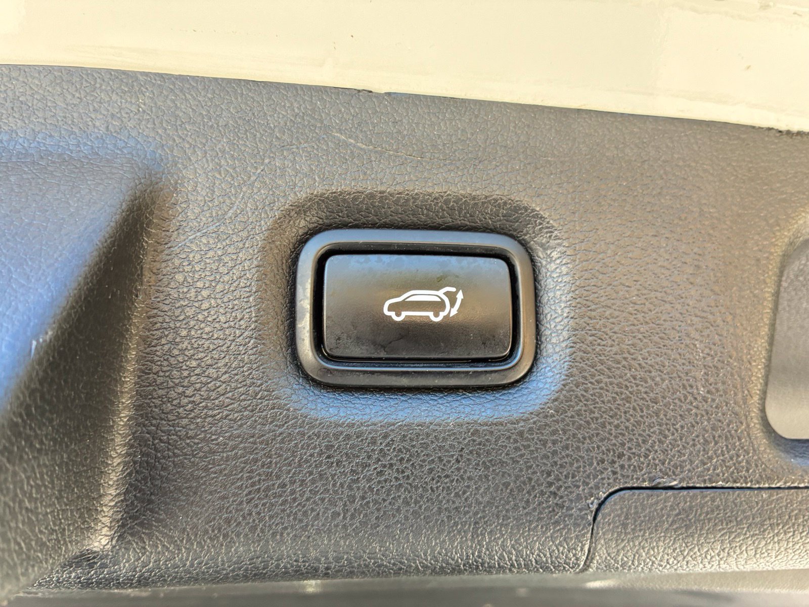 Used 2019 Hyundai Santa Fe Limited FWD image 17