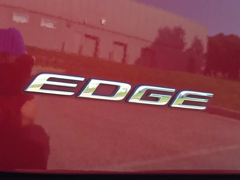 Used 2018 Ford Edge Titanium w/ Equipment Group 302A FWD image 30