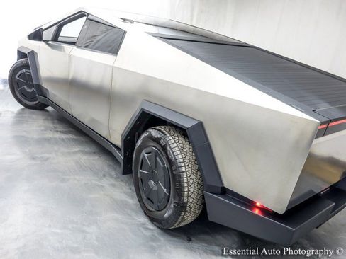 Used 2026 Tesla Cybertruck AWD Crew Cab image 10