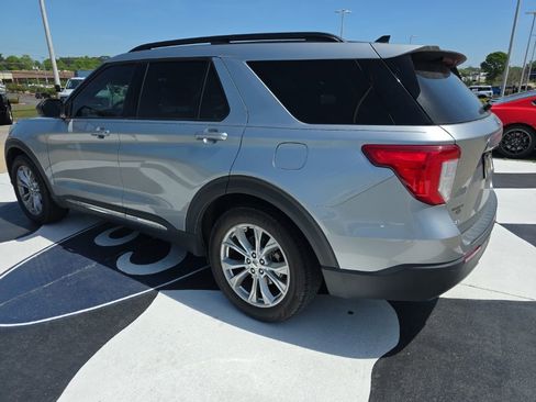Used 2021 Ford Explorer XLT w/ Equipment Group 202A image 11