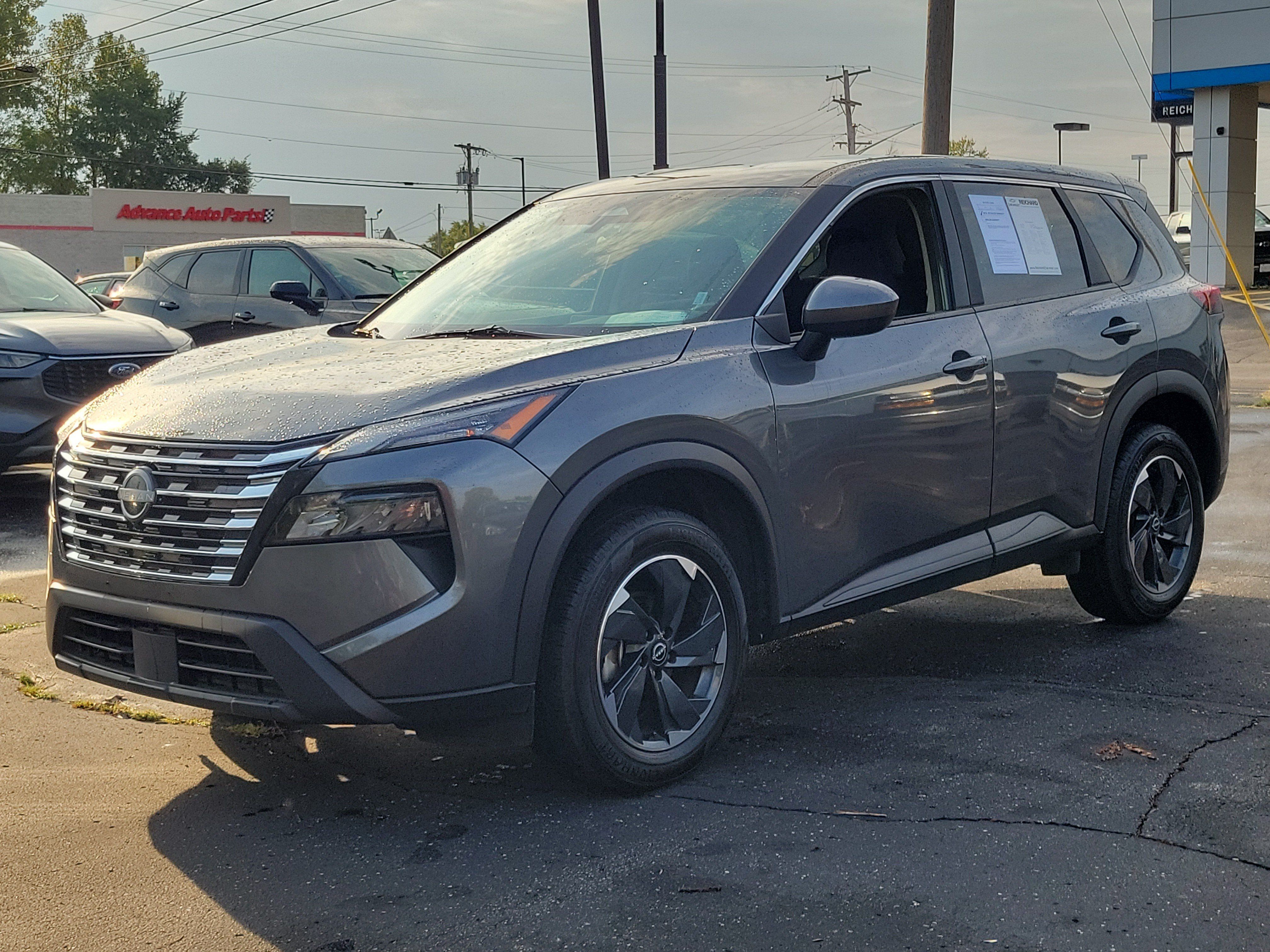 Used 2025 Nissan Rogue SV AWD/4WD image 2