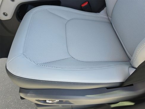 New 2025 Land Rover Defender 130 X-Dynamic SE image 30