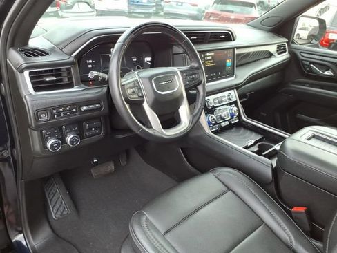 Used 2023 GMC Yukon XL Denali w/ Advanced Technology Package AWD/4WD image 3