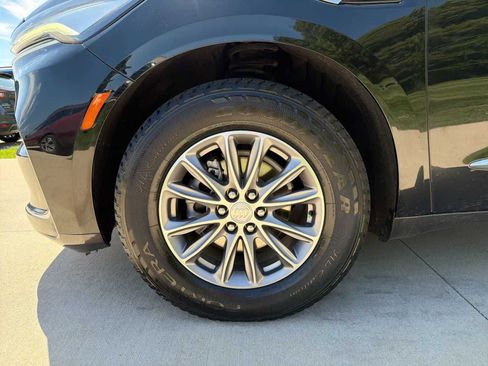 Used 2022 Buick Enclave Premium AWD/4WD image 10