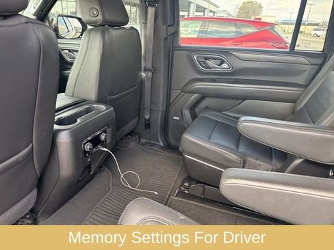 Used 2024 Chevrolet Suburban LT w/ Luxury Package image 22
