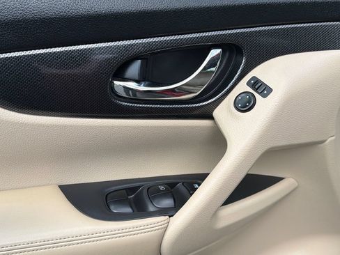 Used 2016 Nissan Rogue SL AWD/4WD image 19
