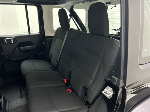 Used 2022 Jeep Wrangler Unlimited Sport image 28