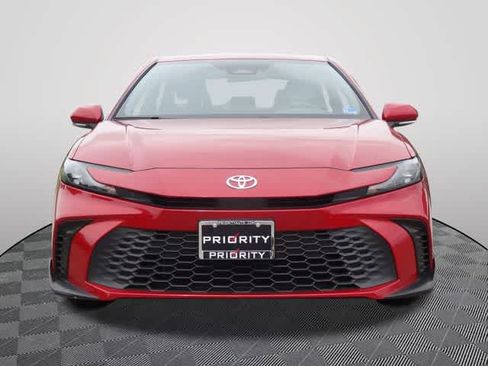 Used 2025 Toyota Camry SE FWD image 5