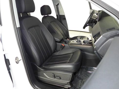 Used 2023 Audi Q5 2.0T Premium w/ Convenience Package image 19