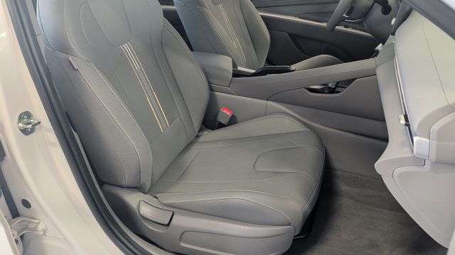 Certified 2025 Hyundai Elantra Sport FWD image 24