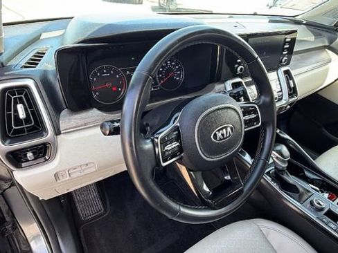 Used 2021 Kia Sorento EX w/ Panoramic Sunroof Package image 32