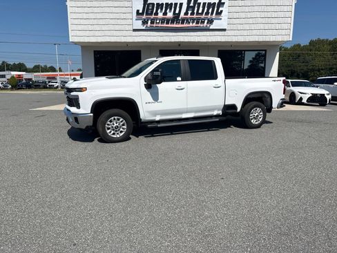 Used 2025 Chevrolet Silverado 2500 LT w/ Convenience Package AWD/4WD image 1