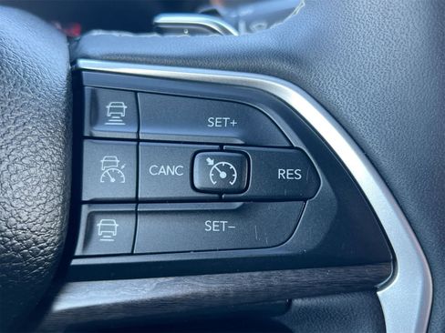 Used 2024 Jeep Grand Cherokee Limited image 24