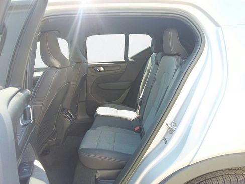Used 2023 Volvo XC40 B5 Core AWD/4WD image 32
