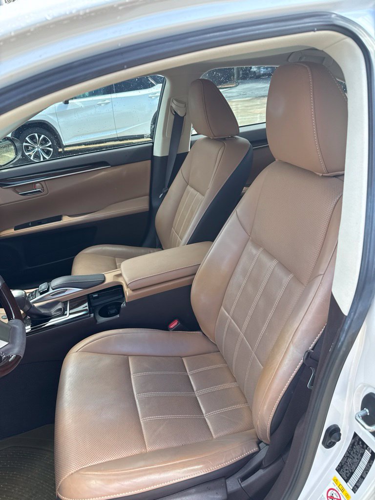 Used 2017 Lexus ES 350 w/ Luxury Package FWD image 3