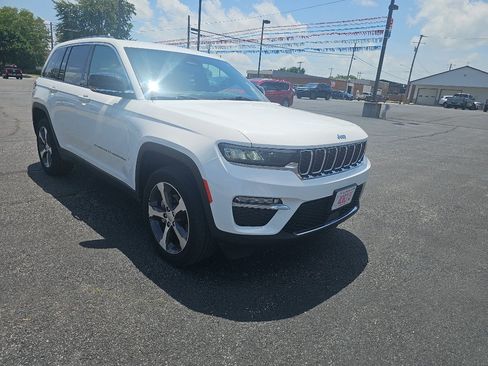 Used 2023 Jeep Grand Cherokee Limited AWD/4WD image 4