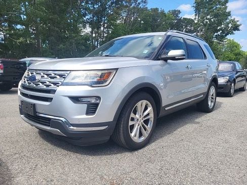 Used 2019 Ford Explorer Limited w/ Ford Safe & Smart Package FWD image 4