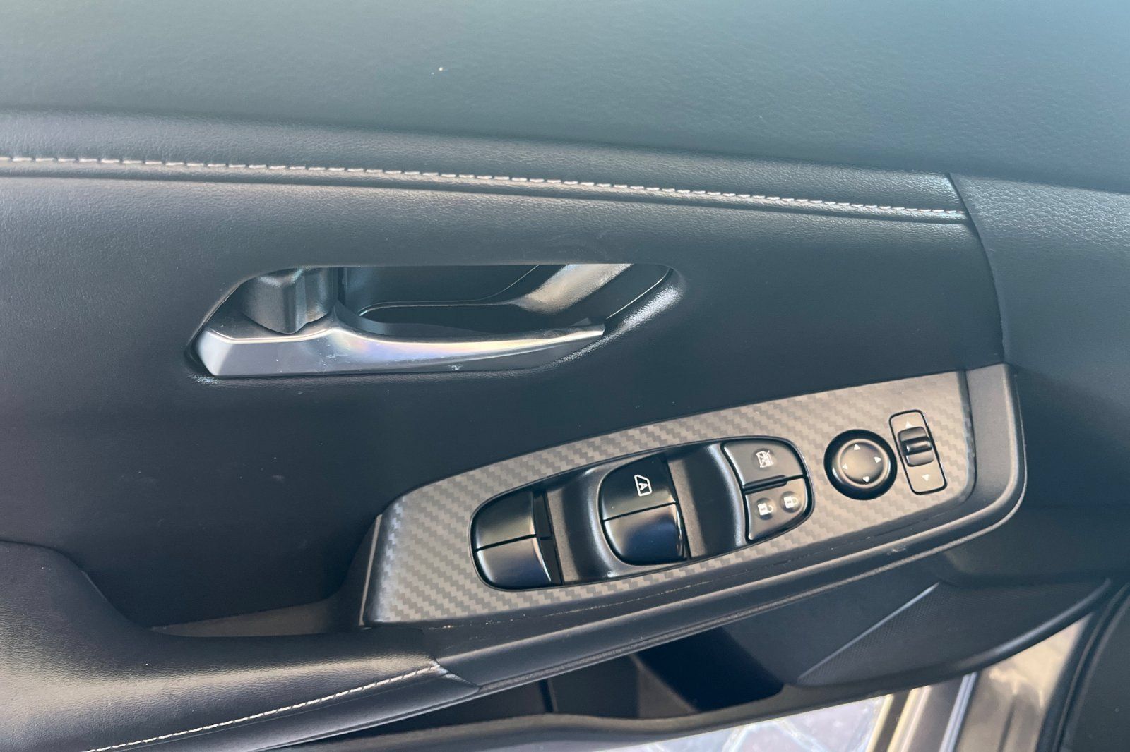 Used 2024 Nissan Sentra SV FWD image 17