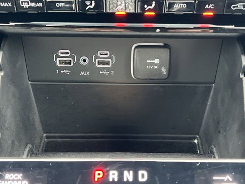 Used 2025 Jeep Grand Cherokee Summit image 9