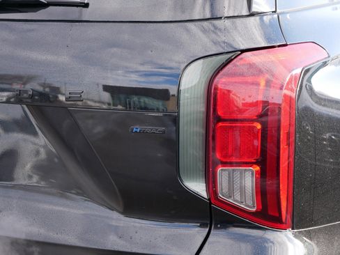 Certified 2025 Hyundai Palisade Calligraphy image 17