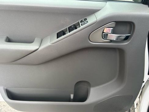 Used 2008 Nissan Frontier SE w/ SE Value Truck Pkg image 7