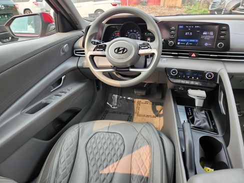 Used 2022 Hyundai Elantra SEL FWD image 13