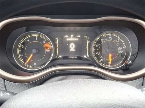 Used 2016 Jeep Cherokee Sport image 15