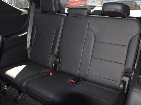 Used 2025 Chevrolet Traverse LT AWD/4WD image 19