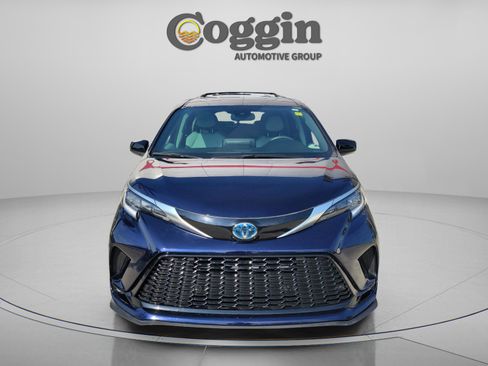 Certified 2024 Toyota Sienna XSE FWD image 5
