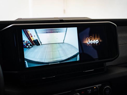 Used 2024 Jeep Wrangler Unlimited w/ LED Headlamp & Fog Lamp Group image 30