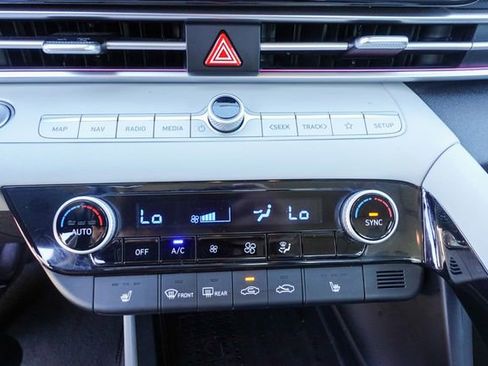 Used 2021 Hyundai Elantra Limited image 19