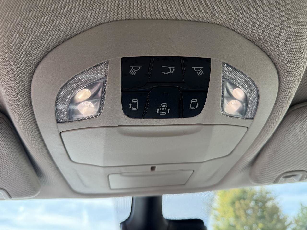 Used 2023 Chrysler Pacifica Touring-L FWD image 21