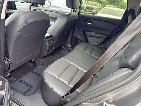 Used 2025 Nissan Rogue SL w/ Tech Package AWD/4WD image 18