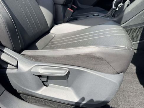 Used 2024 Volkswagen Tiguan SE image 9