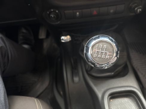 Used 2017 Jeep Wrangler Unlimited Rubicon w/ Max Tow Package image 15