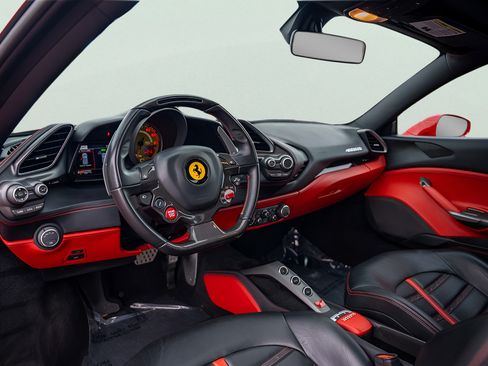 Used 2016 Ferrari 488 GTB RWD image 20