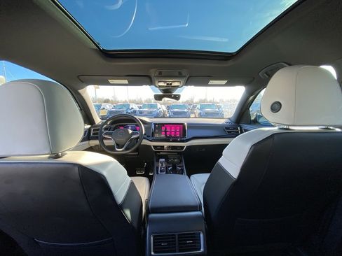 Used 2024 Volkswagen Atlas Cross Sport SEL Premium R-Line image 27