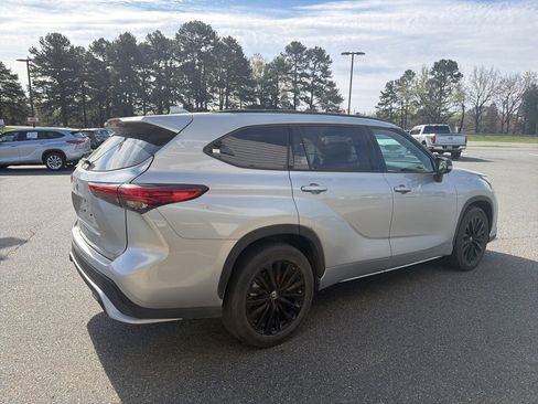 Used 2023 Toyota Highlander XSE image 8