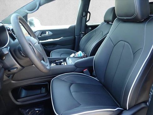 New 2027 Chrysler Pacifica Limited AWD/4WD image 12