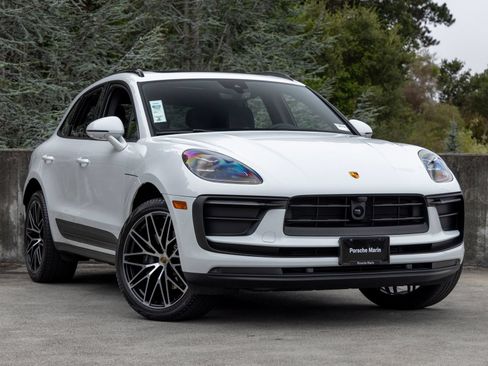 Certified 2026 Porsche Macan AWD/4WD image 6
