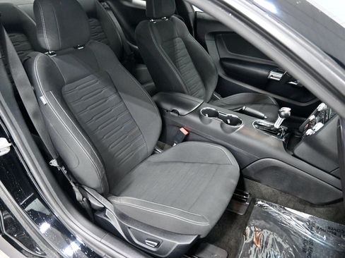 Used 2017 Ford Mustang GT RWD image 24